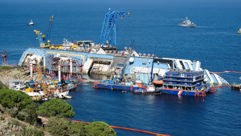 Illustration for article titled The Crazy Engineering Feat That Raised The 50,000 Ton Costa Concordia